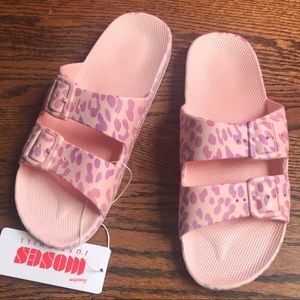 BRAND NEW Freedom Moses Felina Rosa Slides